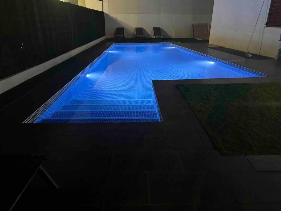 Modern 5-Bedroom Villa With Pool Montequinto Ngoại thất bức ảnh