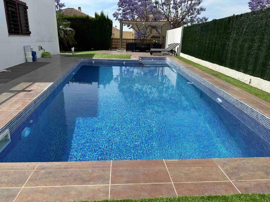 Modern 5-Bedroom Villa With Pool Montequinto Ngoại thất bức ảnh