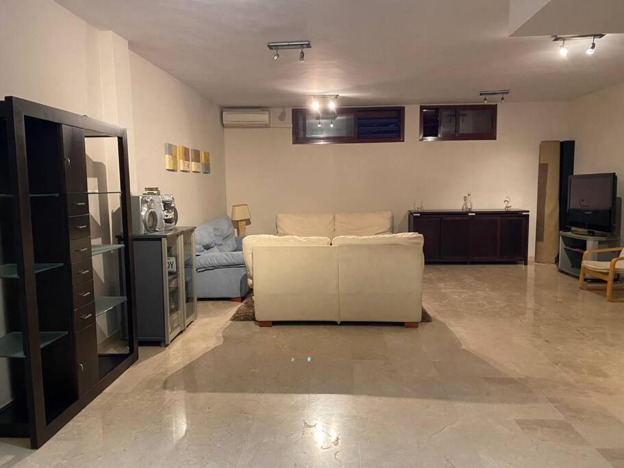 Modern 5-Bedroom Villa With Pool Montequinto Ngoại thất bức ảnh