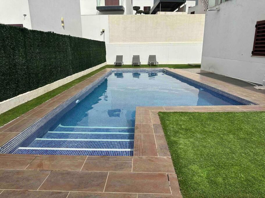 Modern 5-Bedroom Villa With Pool Montequinto Ngoại thất bức ảnh