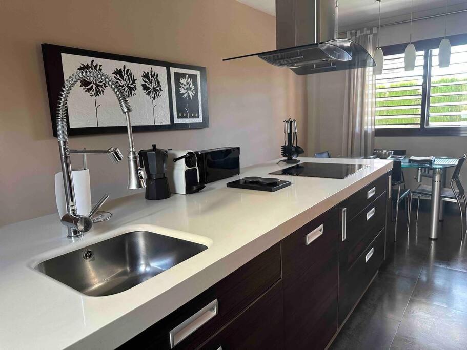 Modern 5-Bedroom Villa With Pool Montequinto Ngoại thất bức ảnh