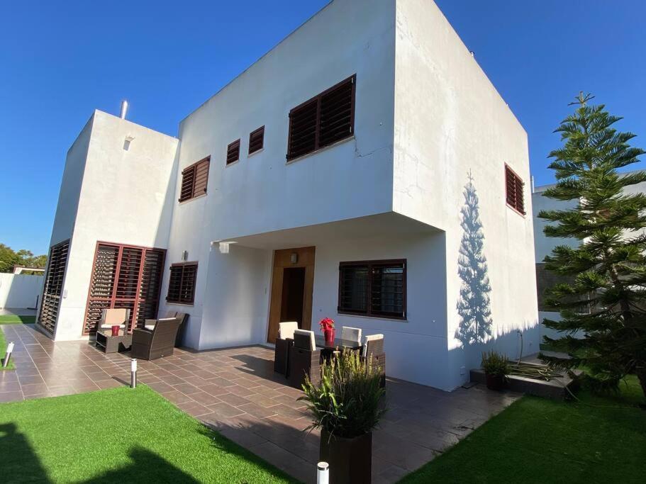 Modern 5-Bedroom Villa With Pool Montequinto Ngoại thất bức ảnh