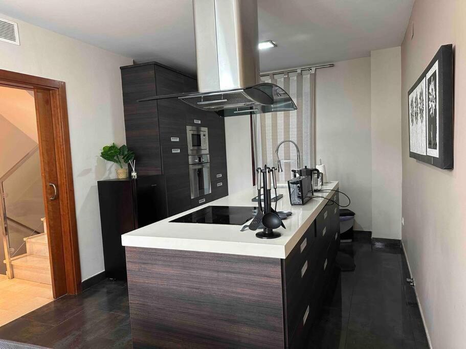 Modern 5-Bedroom Villa With Pool Montequinto Ngoại thất bức ảnh