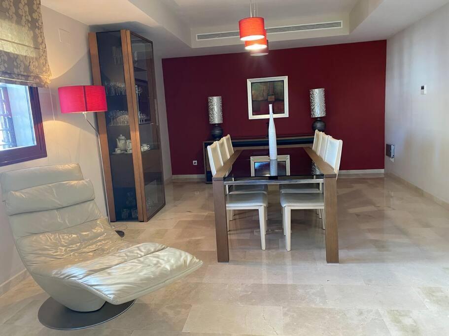 Modern 5-Bedroom Villa With Pool Montequinto Ngoại thất bức ảnh
