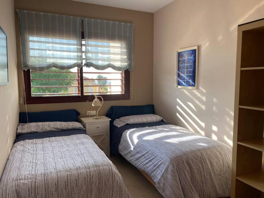 Modern 5-Bedroom Villa With Pool Montequinto Ngoại thất bức ảnh